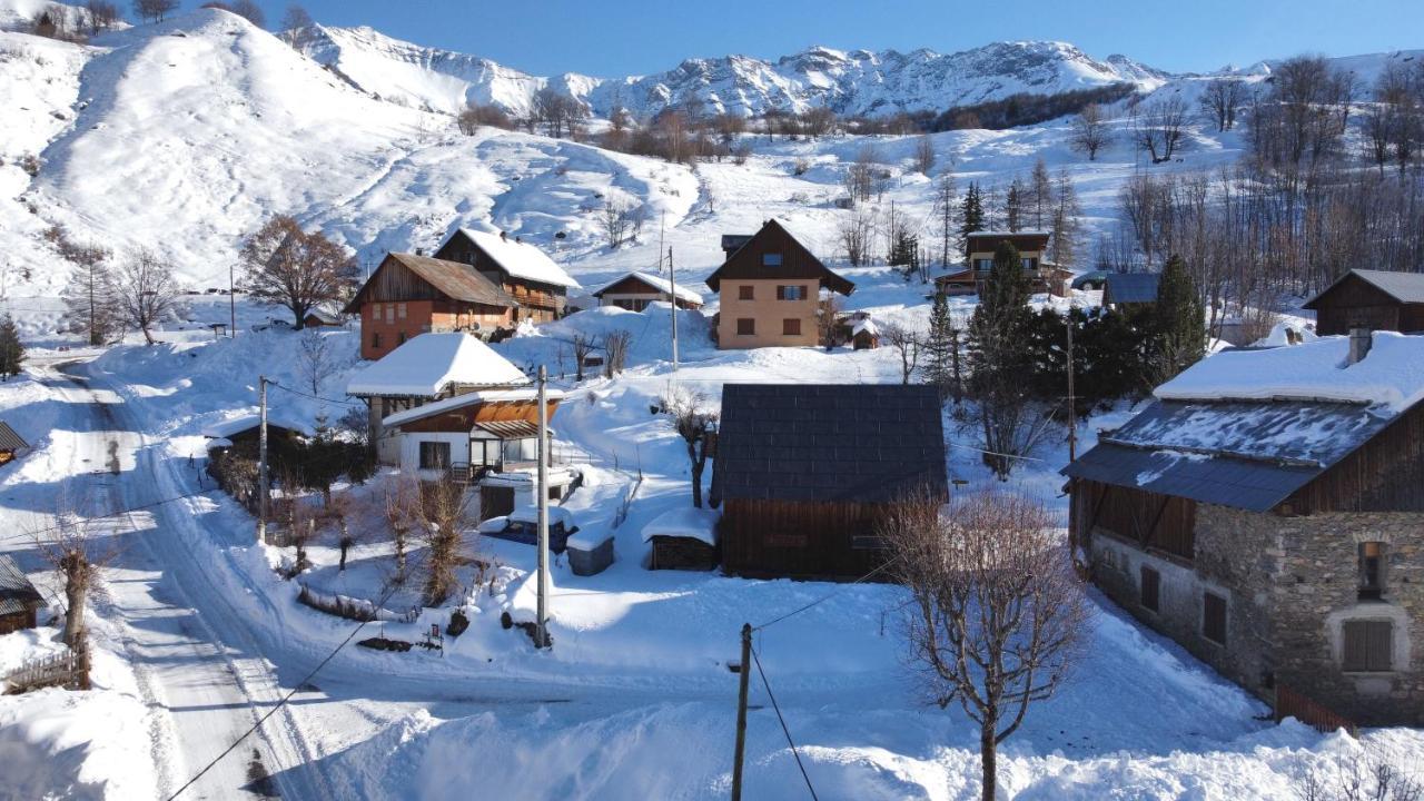 Authentique Grange Savoyarde Vila Albiez-Montrond Exterior foto